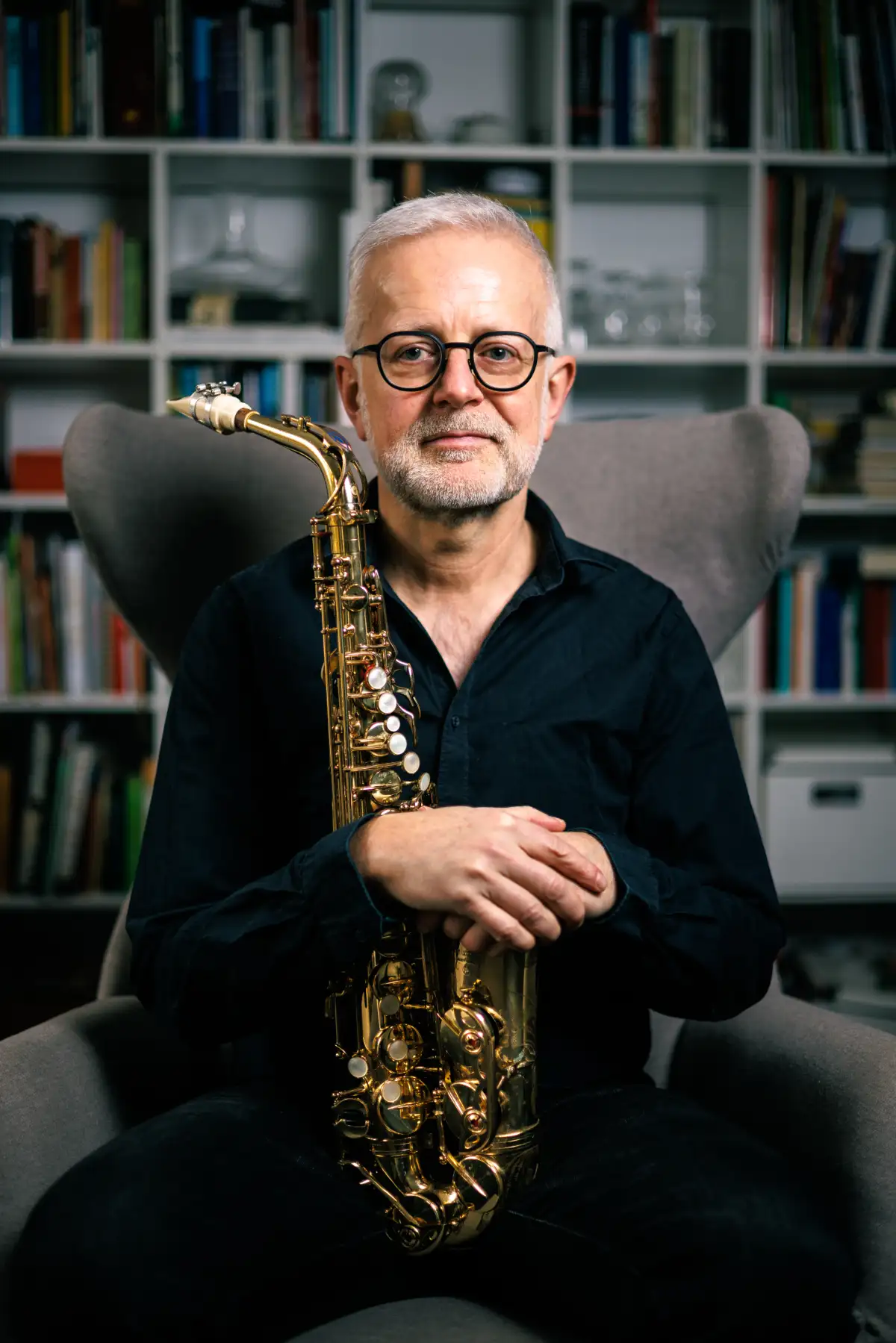 Ulli Jünemann met saxofoon – jazzmuzikant en online marketing specialist uit Mainz